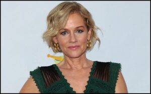 Read more about the article Motivational Penelope Ann Miller Quotes